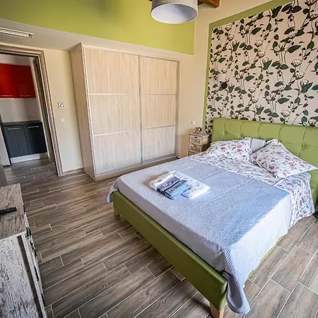 Olive Tree Apartment *